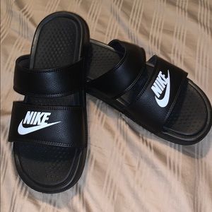 NIKE Women's Benassi Duo Ultra Slide Sandal